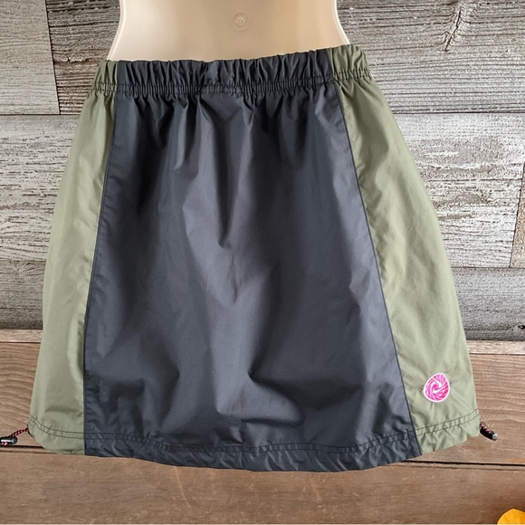 Nike Sportswear Women's Skirt Icon Clash Green Colorblock Sporty Small (K1) - Picture 5 of 9